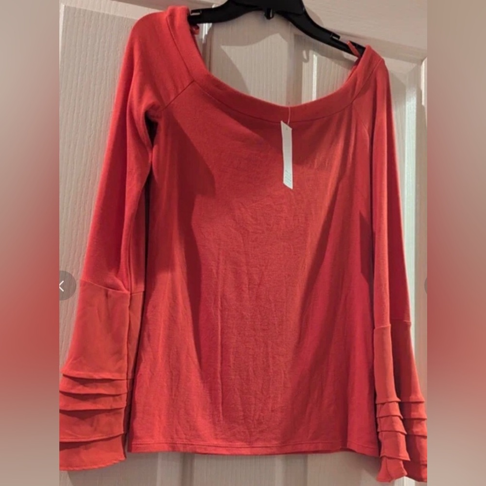 New White House black market top